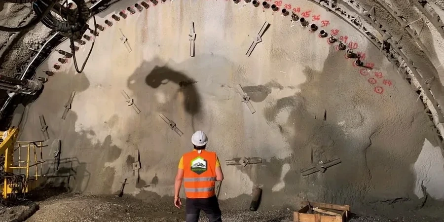 Monitoreo Geotécnico de Excavaciones en La Coruña: Control Instrumental y Lectura de Deformaciones